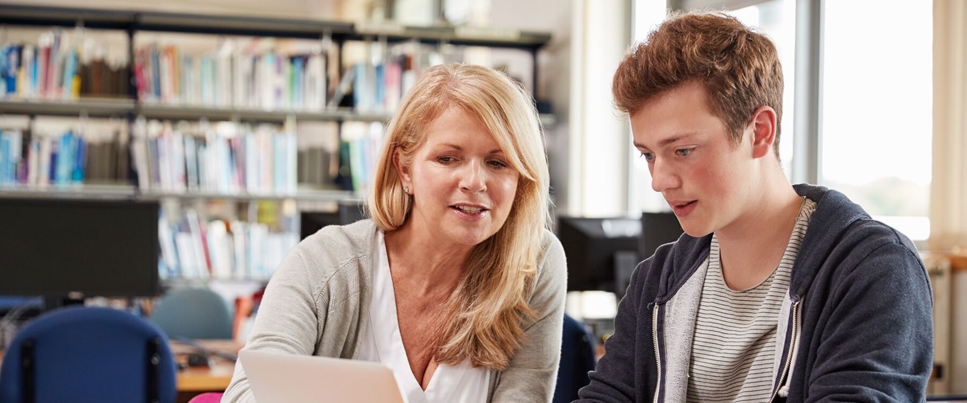 Providing Progress Reports and Feedback for UK Tutoring Services
